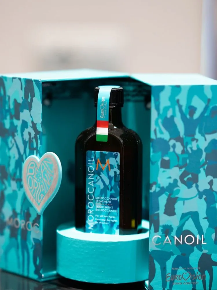 Olio Moroccanoil nella sua confezione