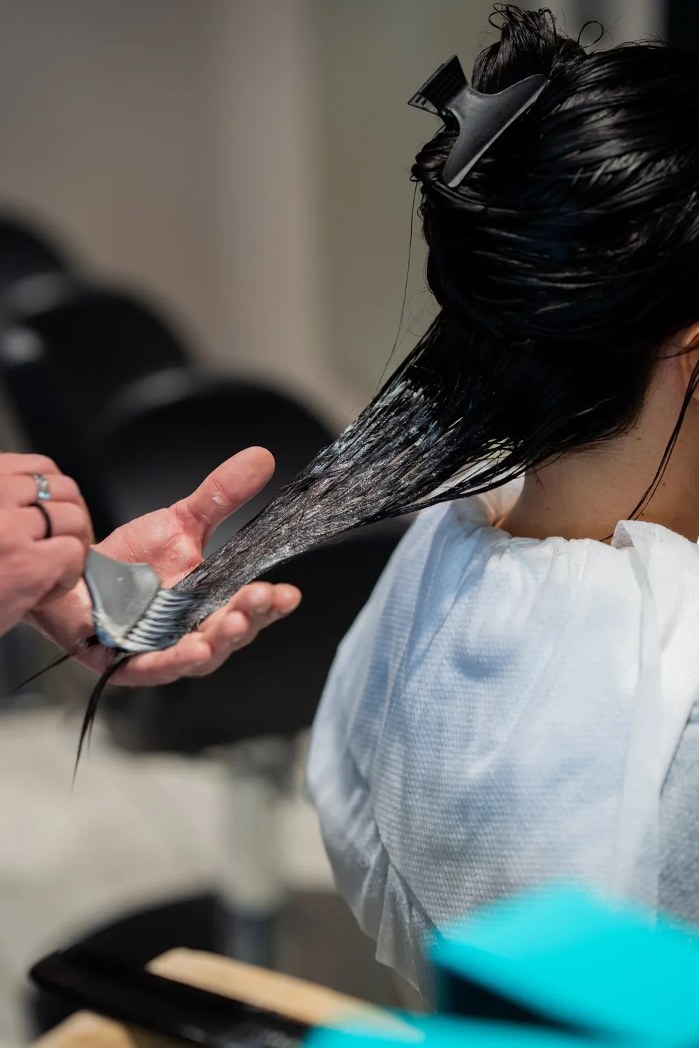 Colorazione dei capelli al salone Equipe Oreal Parrucchieri