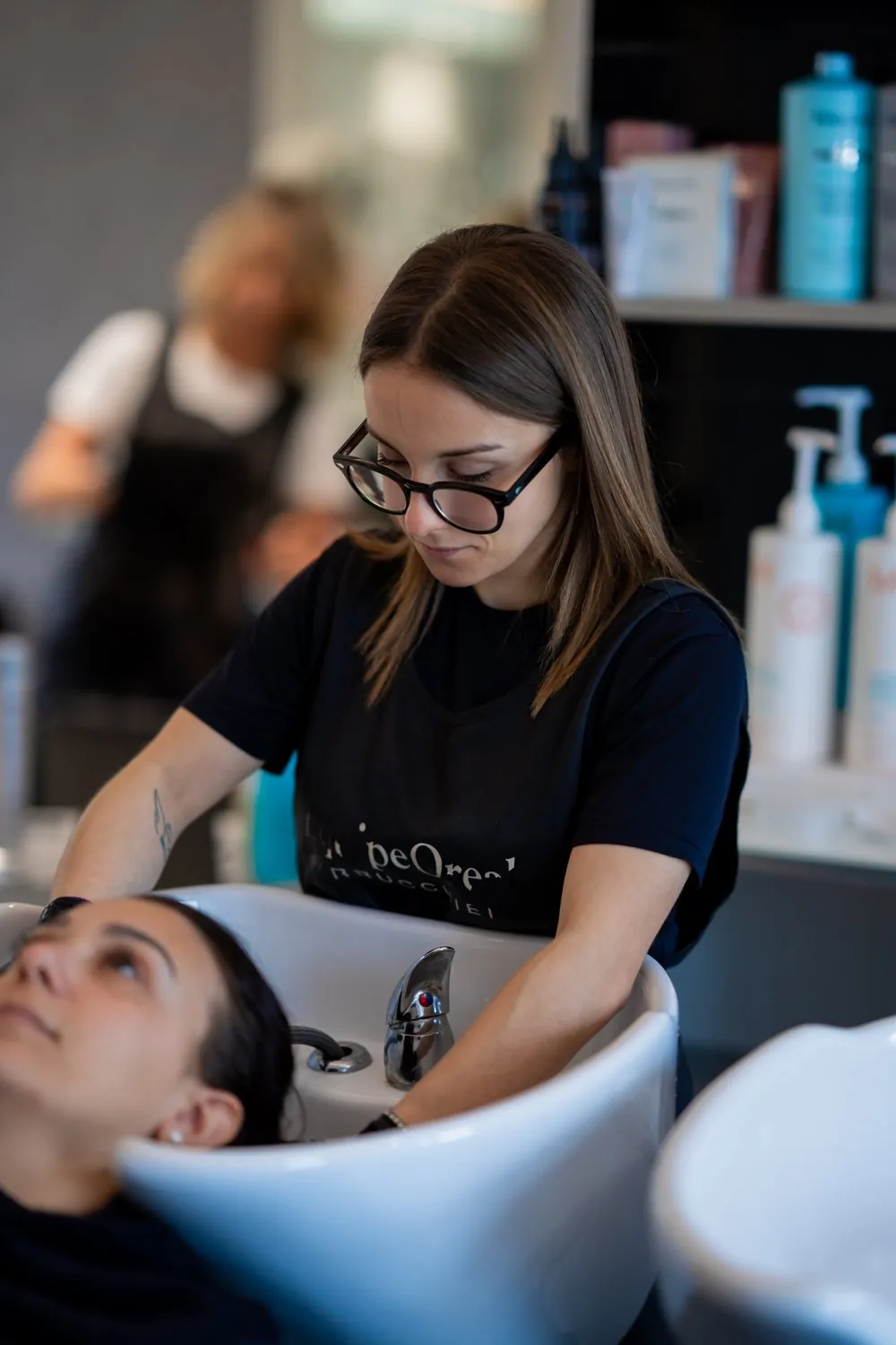 Lavaggio capelli al lavandino