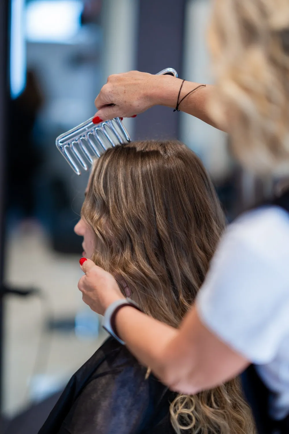 Piega con il pettine su capelli mossi, Equipe Oreal Parrucchieri Mazzano